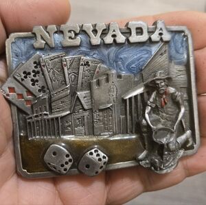 Boucle de ceinture vintage 1982 Siskiyou 3D Nevada jeu or mining émaillé